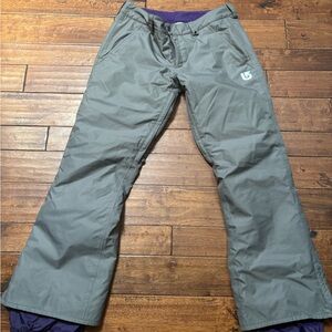 Burton Gray Snowboarding Pants Cool Flavors. Dry ride. Medium